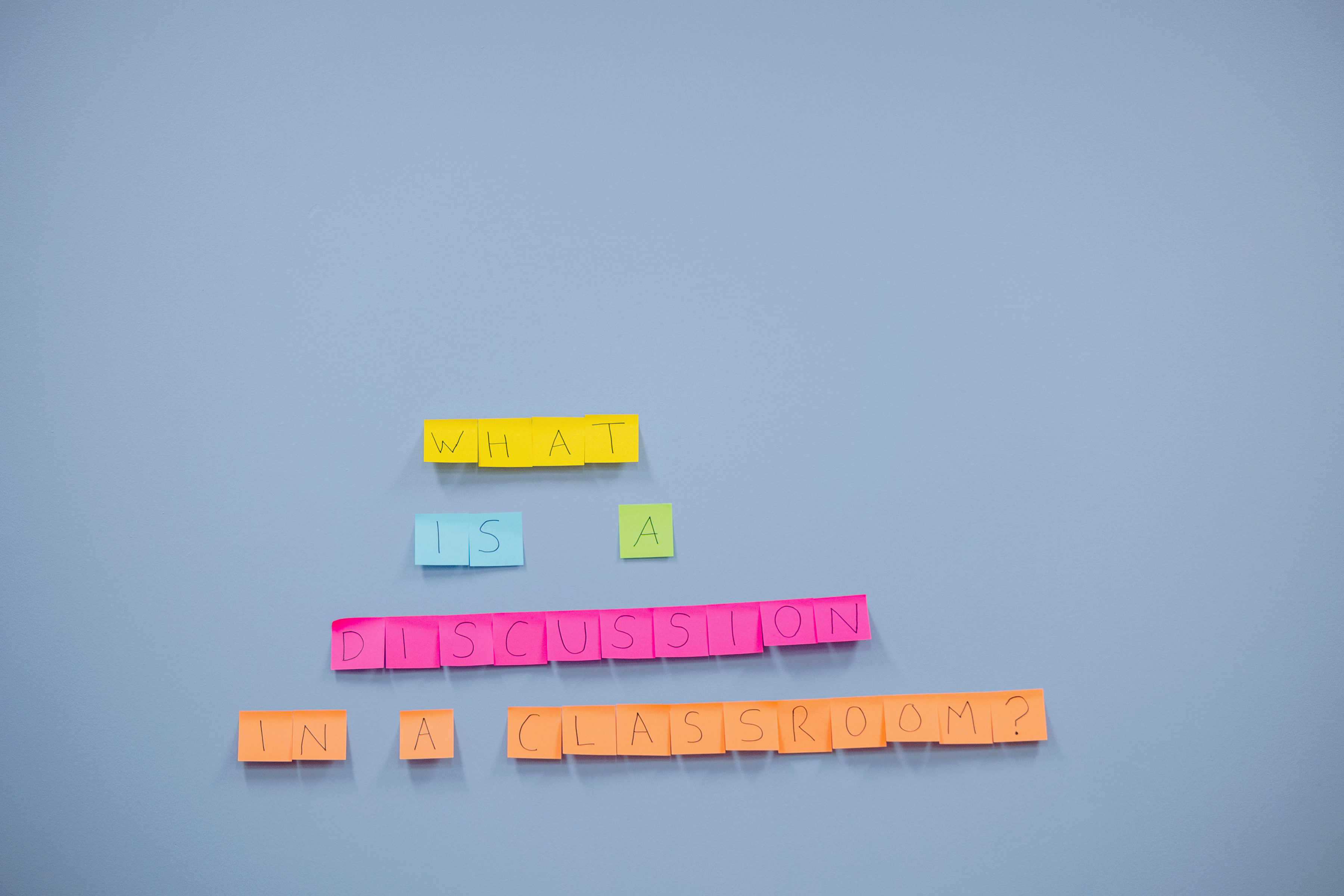 "What is a discussion in a classroom?" written in post-its
